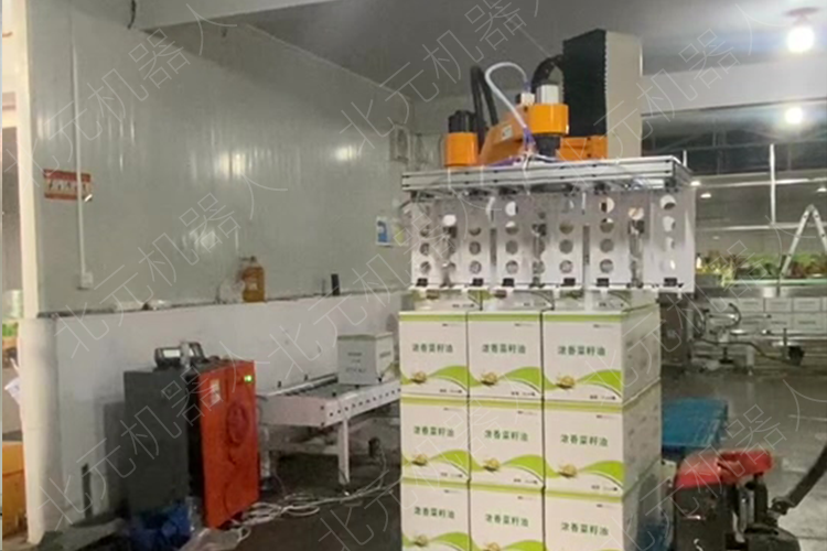 箱裝物料碼垛，立柱機器人自動堆垛