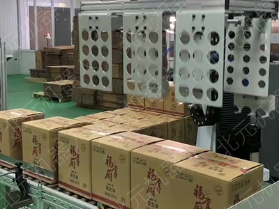 食用油行業(yè)碼垛，立柱式碼垛機器人